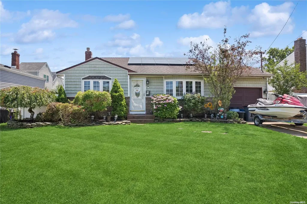 13 W Hampton Road Lindenhurst NY 11757