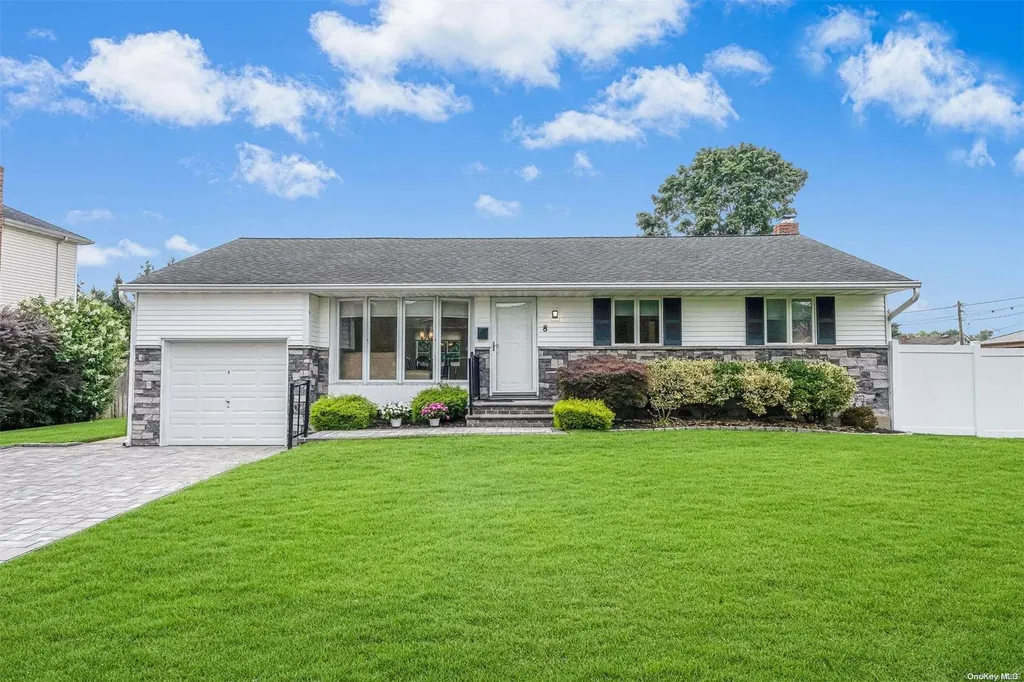 8 Greenfield Lane Commack NY 11725