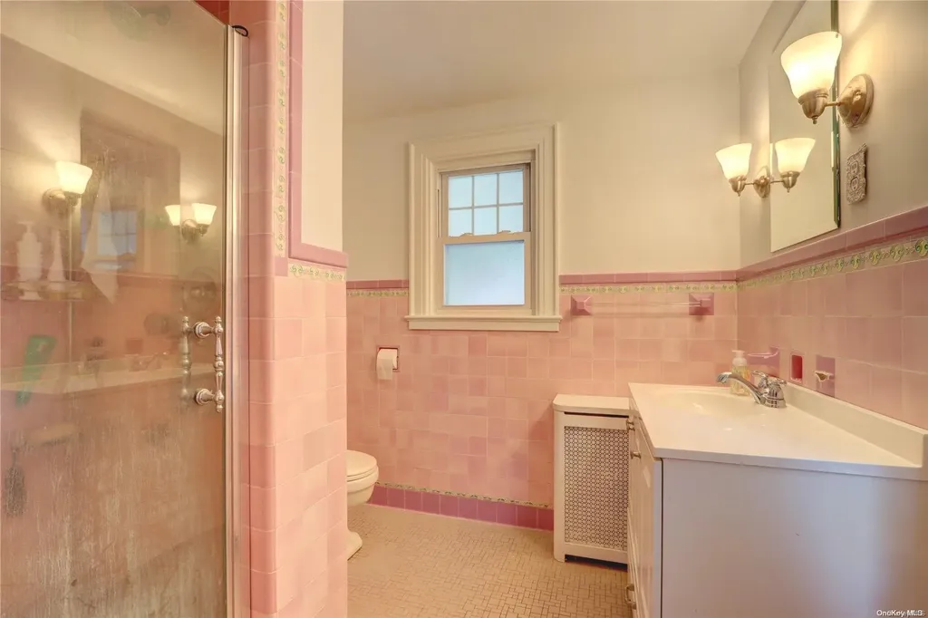 53 Jarvis Place Lynbrook NY 11563