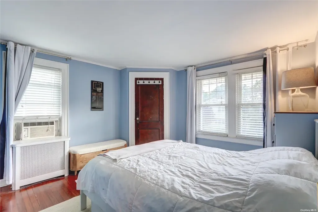 53 Jarvis Place Lynbrook NY 11563