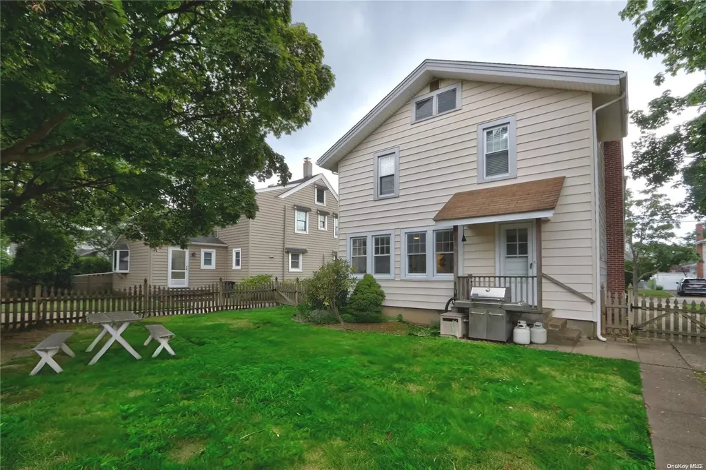 53 Jarvis Place Lynbrook NY 11563