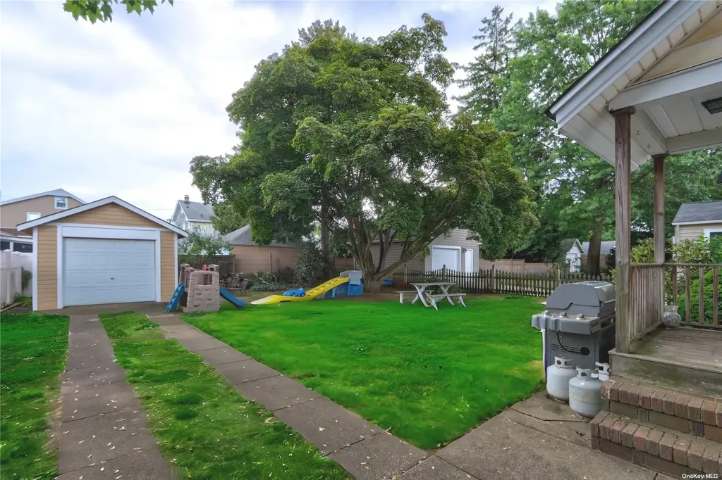 53 Jarvis Place Lynbrook NY 11563