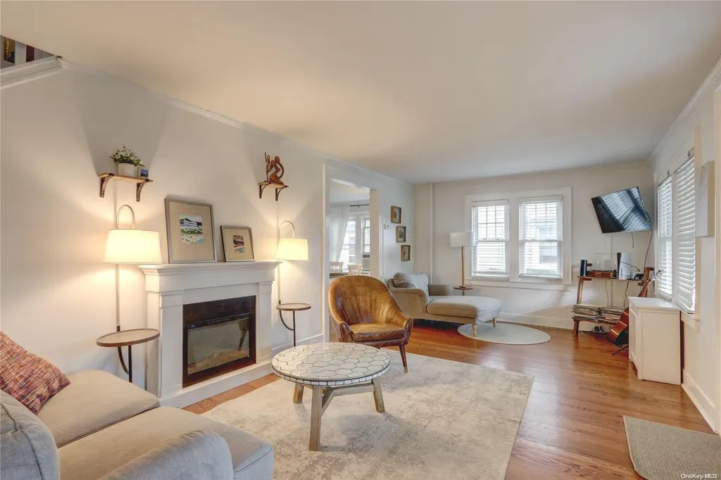 53 Jarvis Place Lynbrook NY 11563