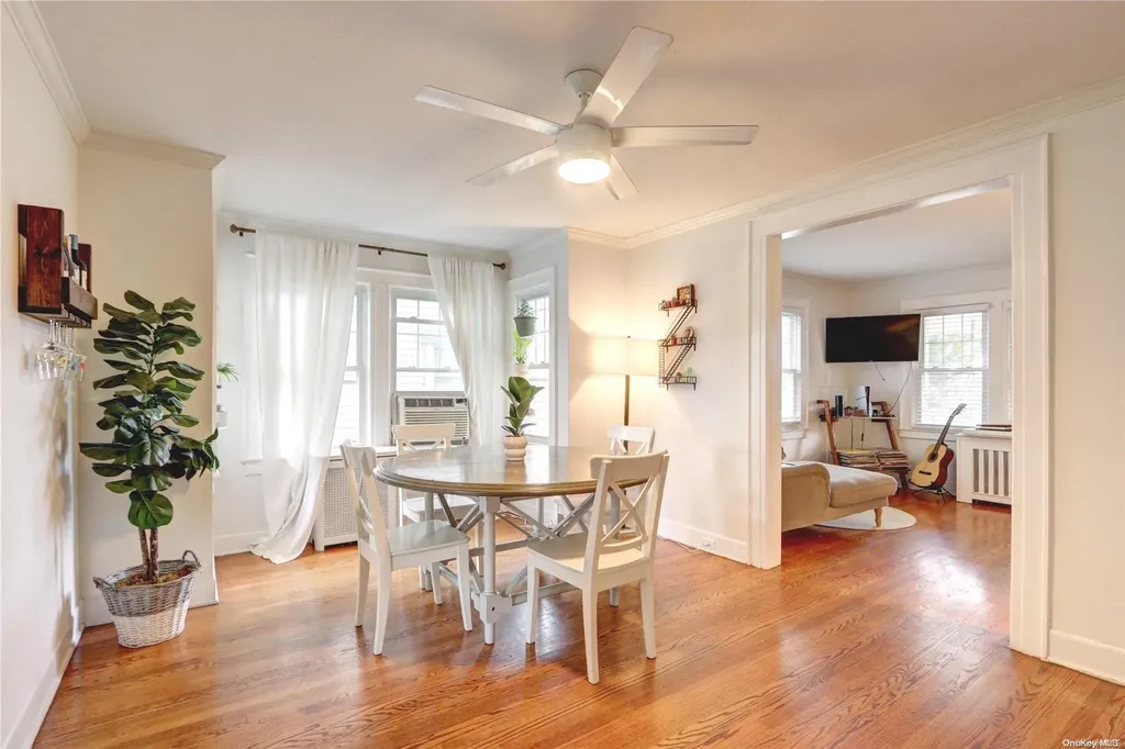 53 Jarvis Place Lynbrook NY 11563