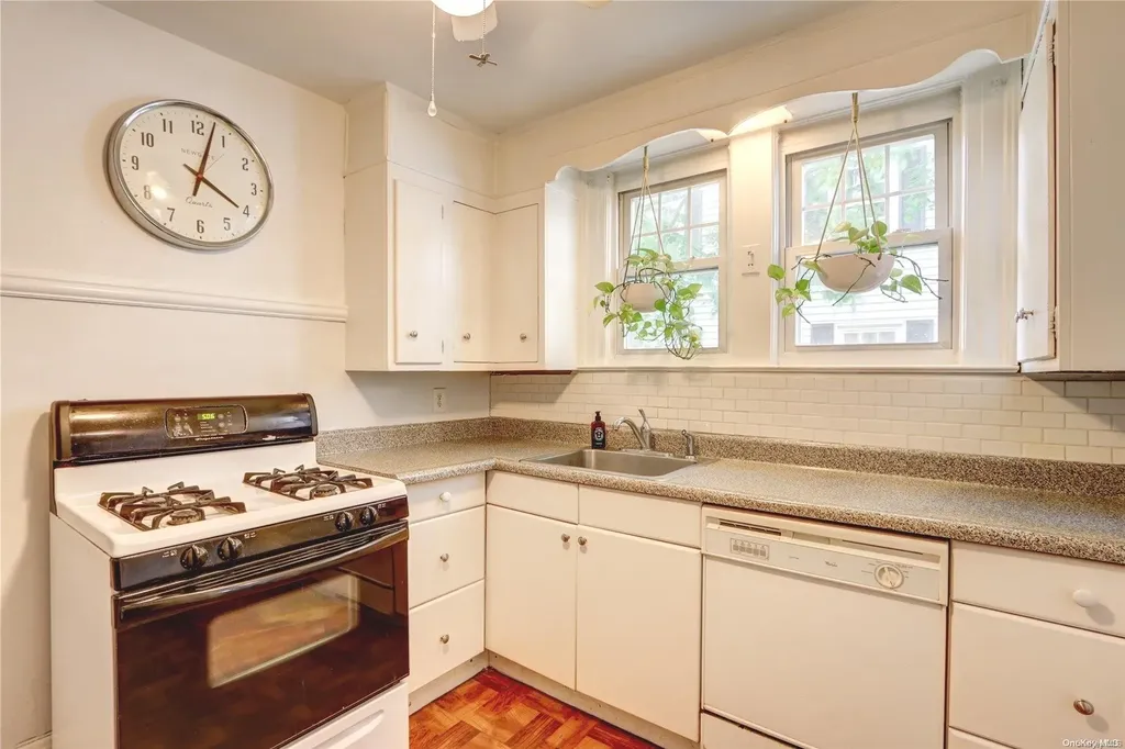53 Jarvis Place Lynbrook NY 11563