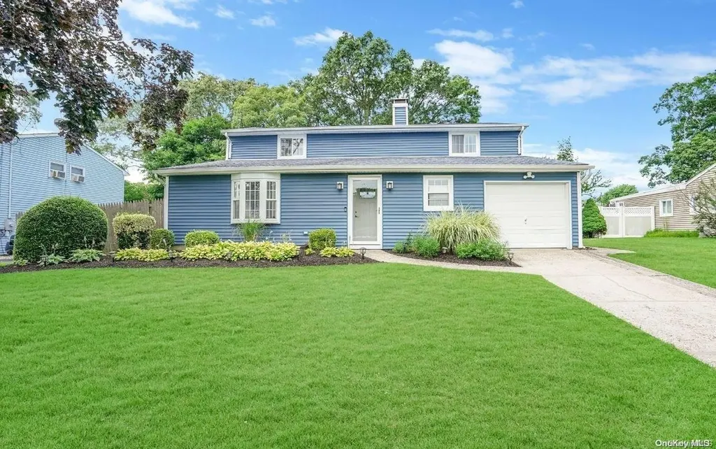 28 Fairlane Drive Selden NY 11784