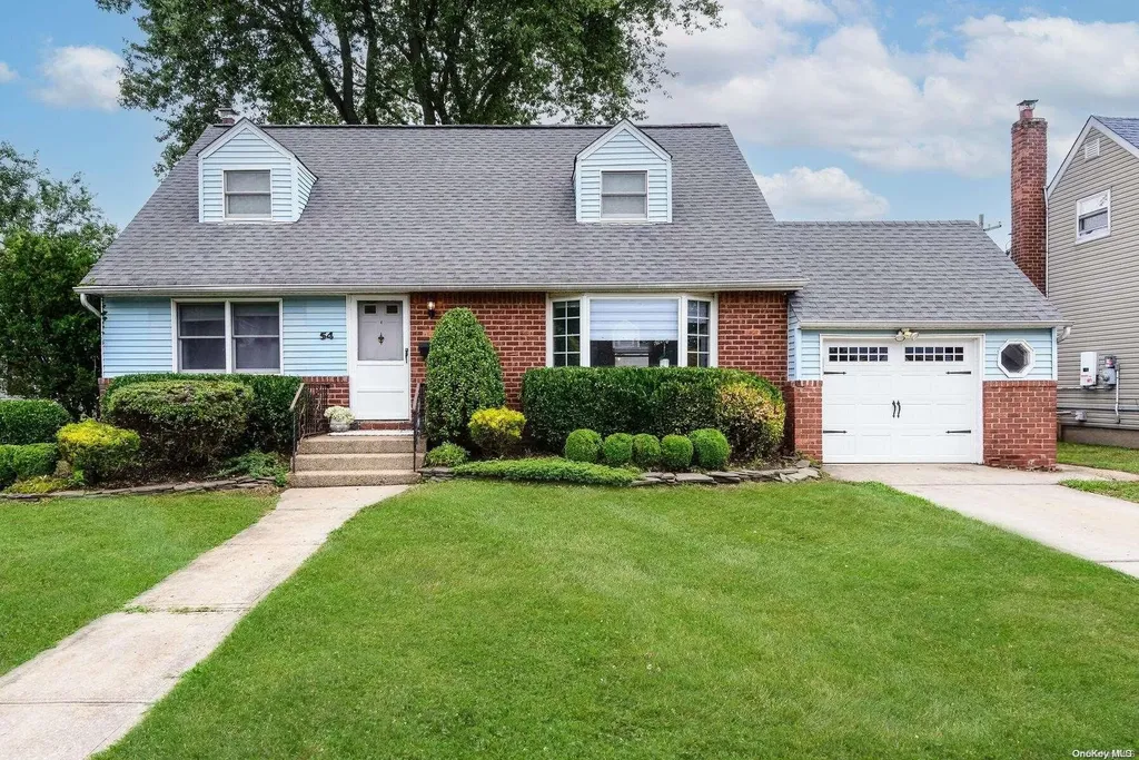 54 Ontario Avenue Plainview NY 11803