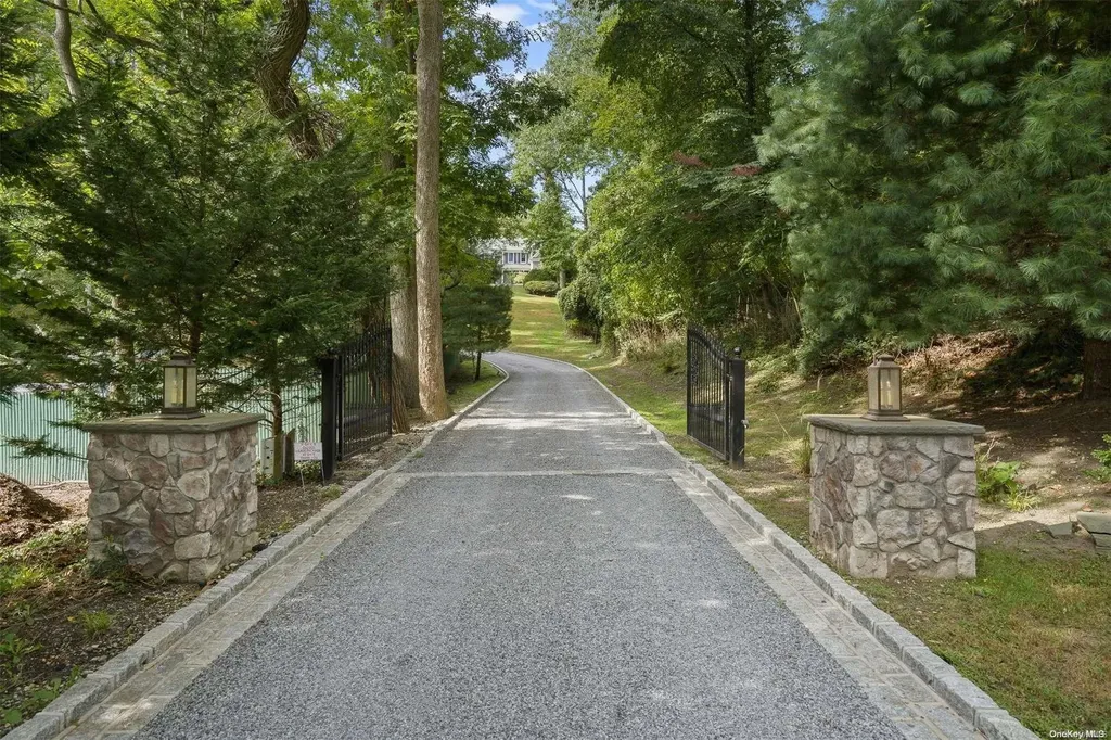 280 Southdown Road Lloyd Harbor NY 11743
