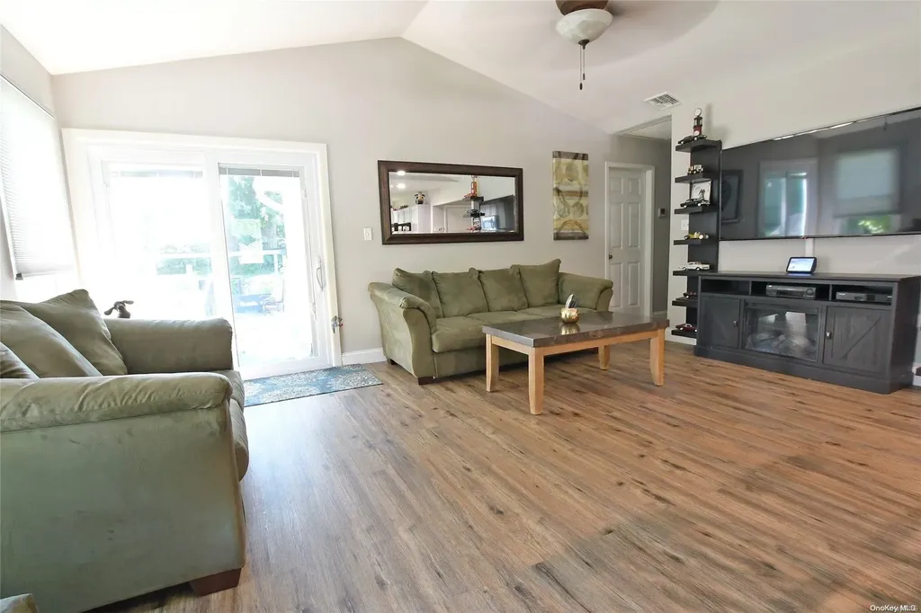 17 Kathleen Crescent Coram NY 11727
