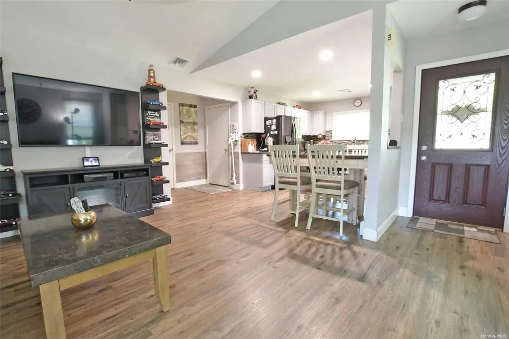 17 Kathleen Crescent Coram NY 11727