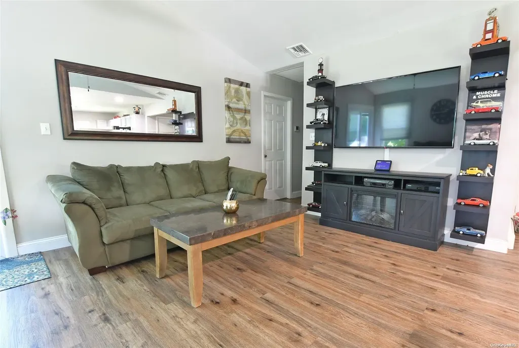 17 Kathleen Crescent Coram NY 11727