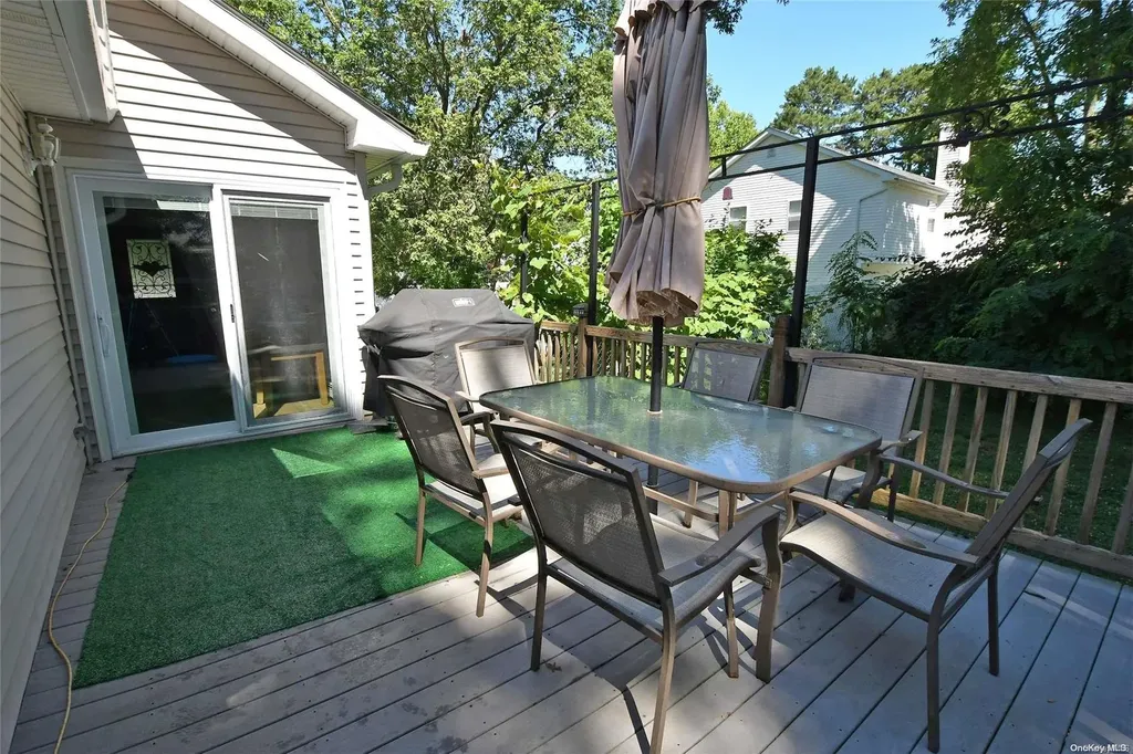 17 Kathleen Crescent Coram NY 11727