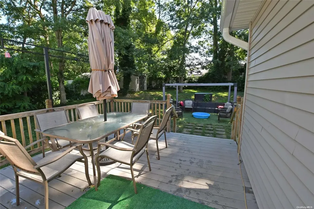 17 Kathleen Crescent Coram NY 11727