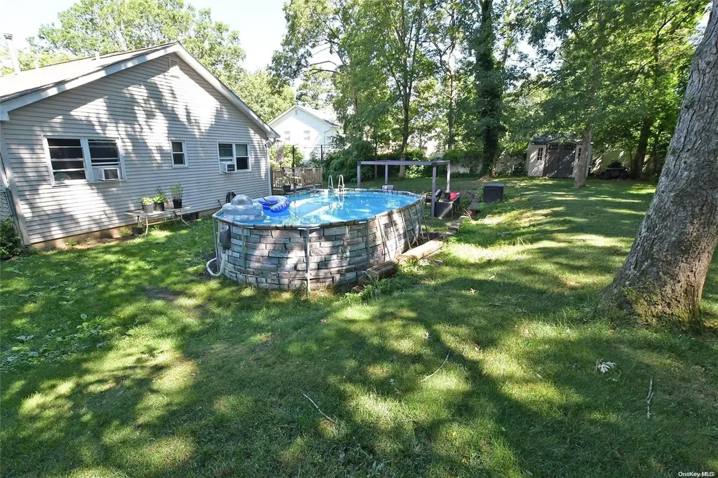 17 Kathleen Crescent Coram NY 11727