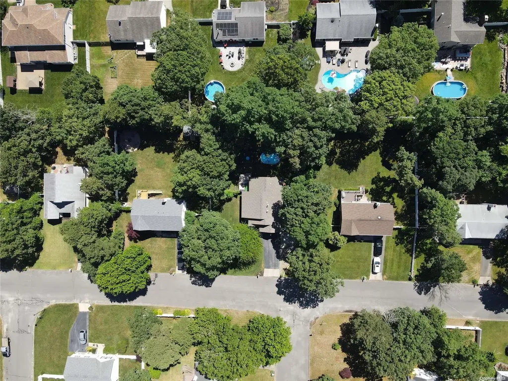 17 Kathleen Crescent Coram NY 11727