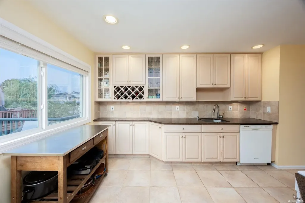 2923 Hampton Court Wantagh NY 11793