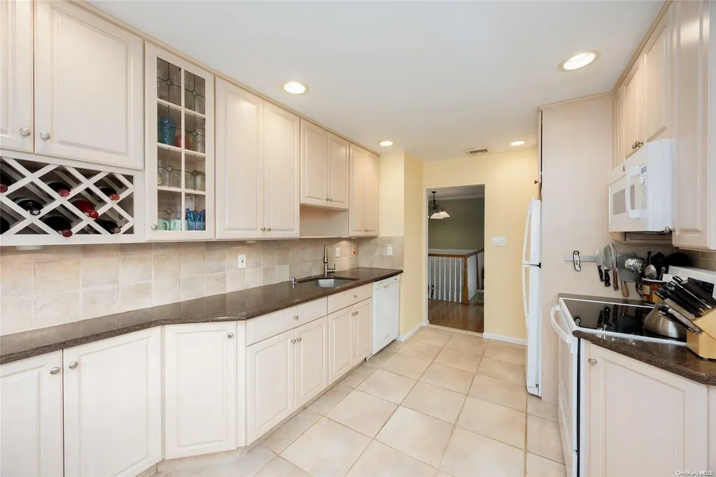 2923 Hampton Court Wantagh NY 11793