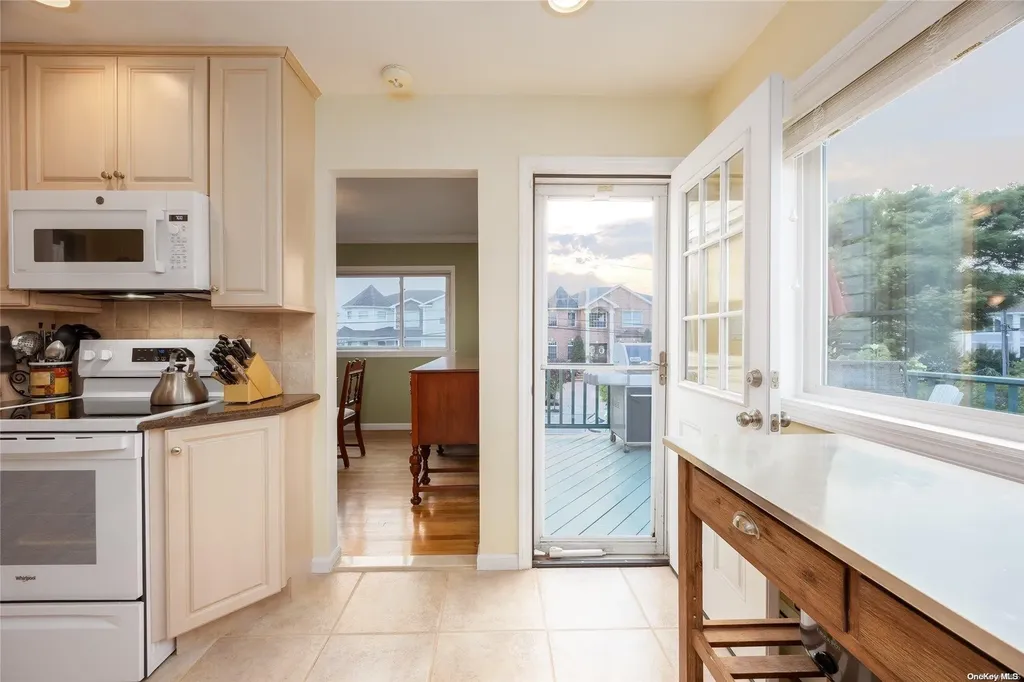 2923 Hampton Court Wantagh NY 11793