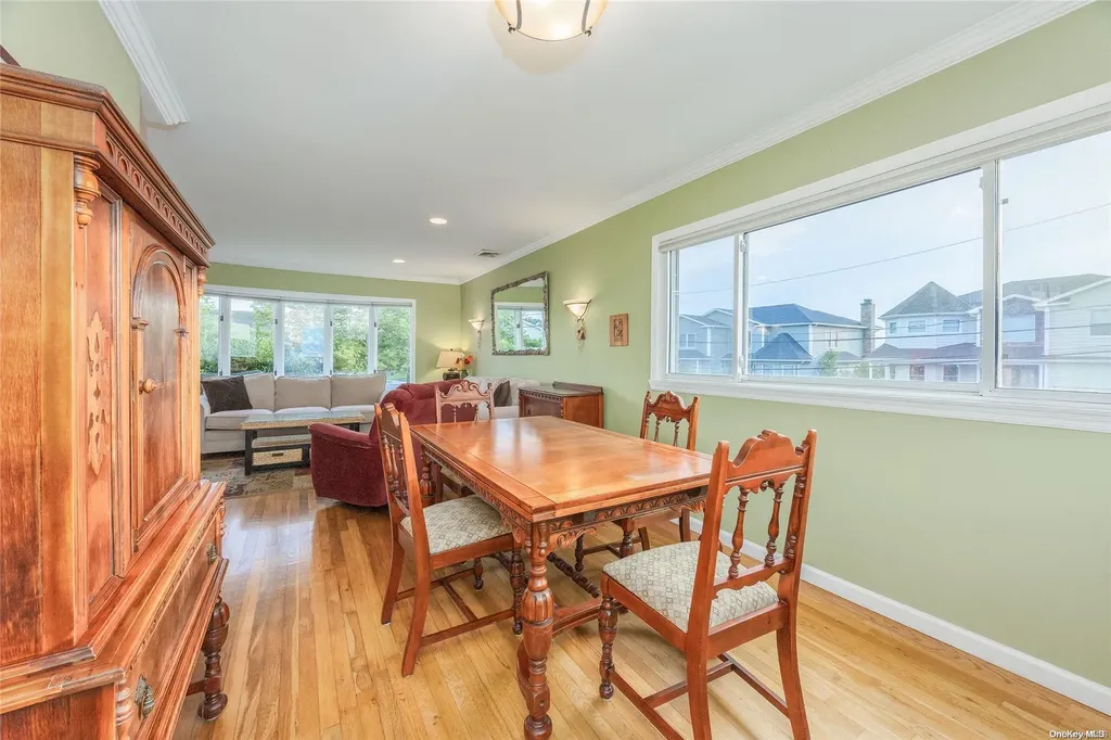 2923 Hampton Court Wantagh NY 11793