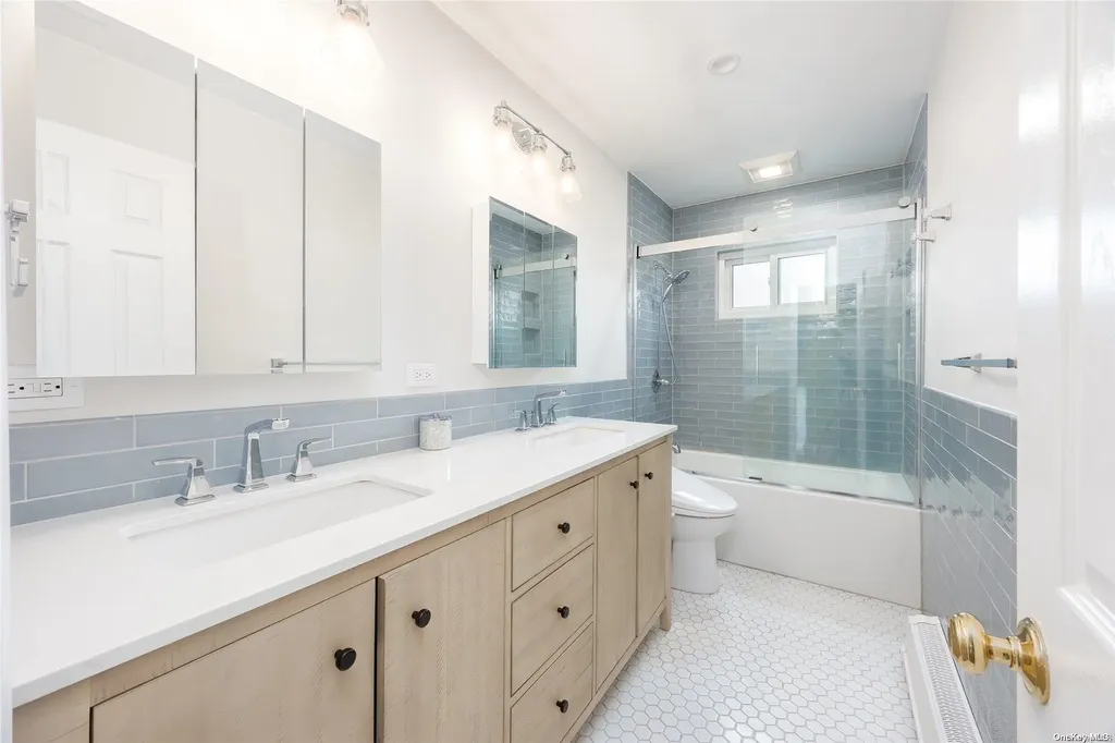 2923 Hampton Court Wantagh NY 11793