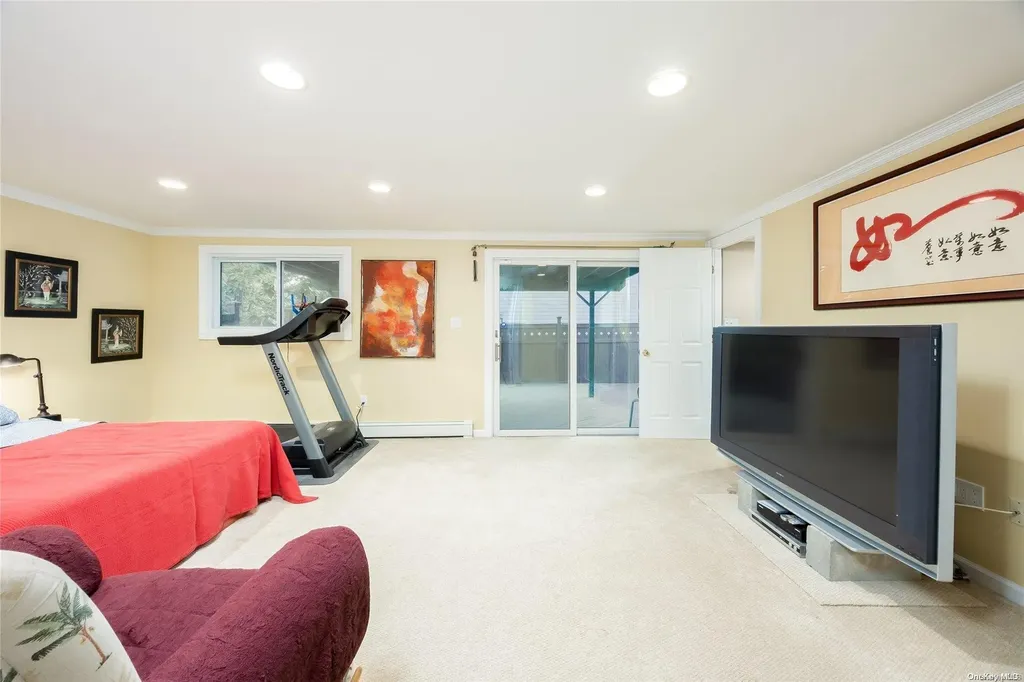2923 Hampton Court Wantagh NY 11793