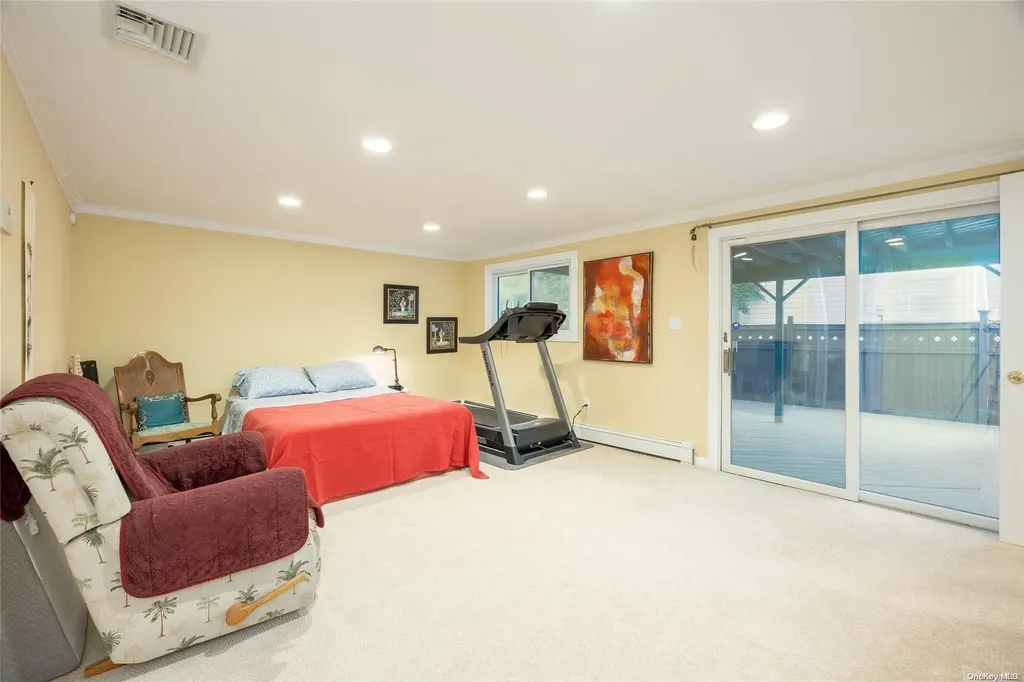 2923 Hampton Court Wantagh NY 11793