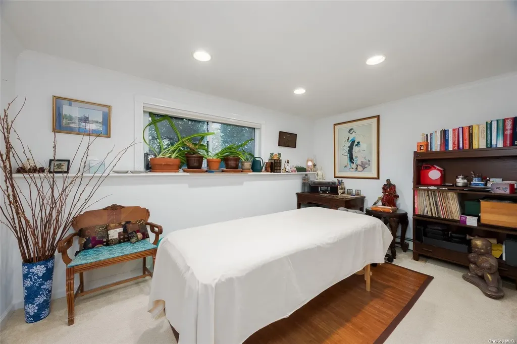 2923 Hampton Court Wantagh NY 11793