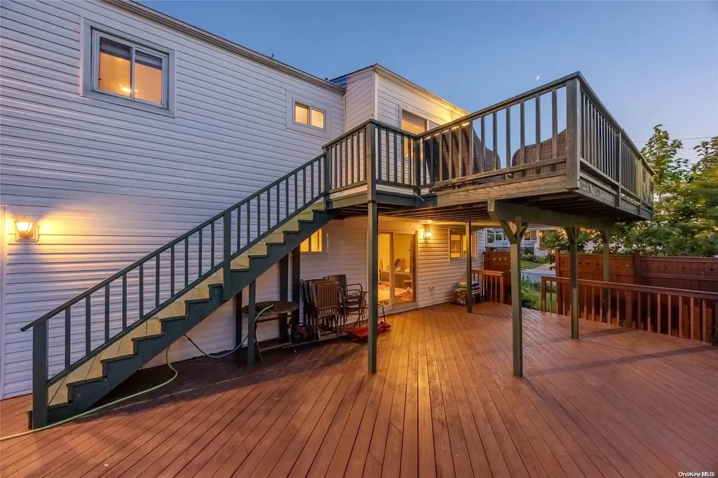 2923 Hampton Court Wantagh NY 11793