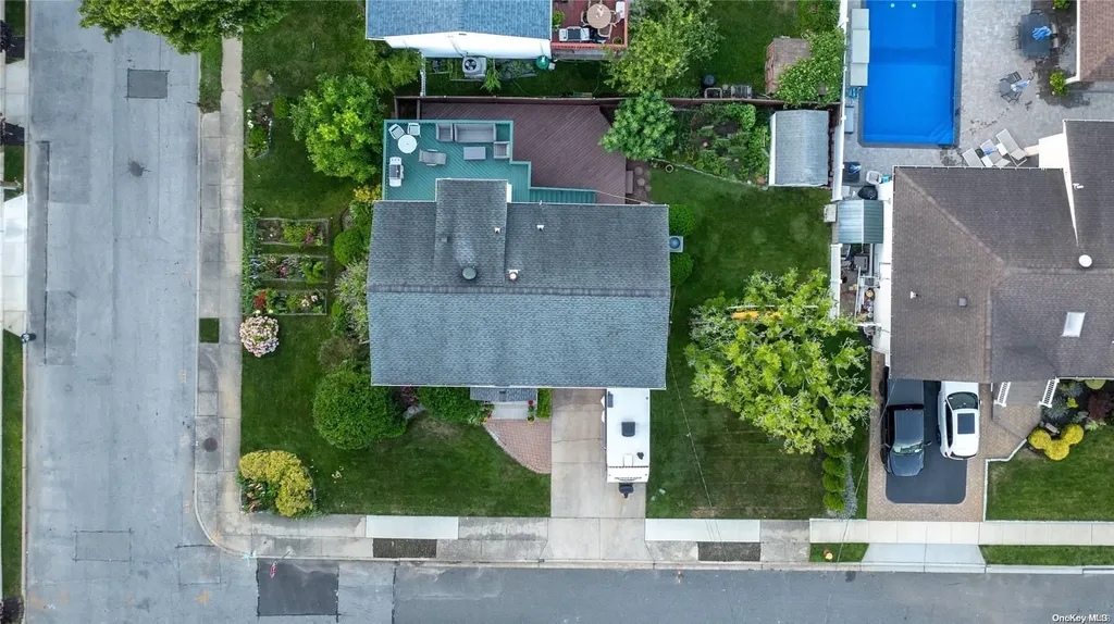 2923 Hampton Court Wantagh NY 11793