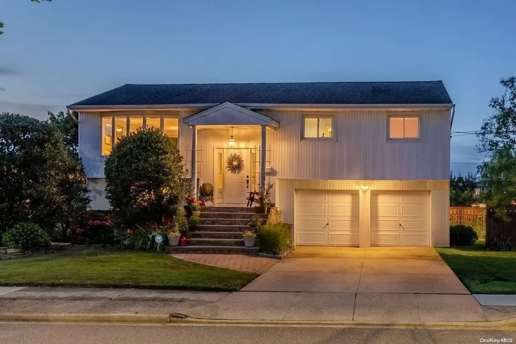 2923 Hampton Court Wantagh NY 11793