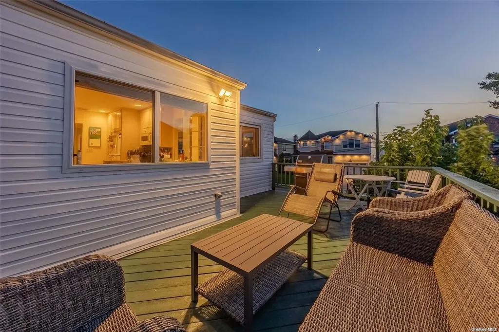 2923 Hampton Court Wantagh NY 11793