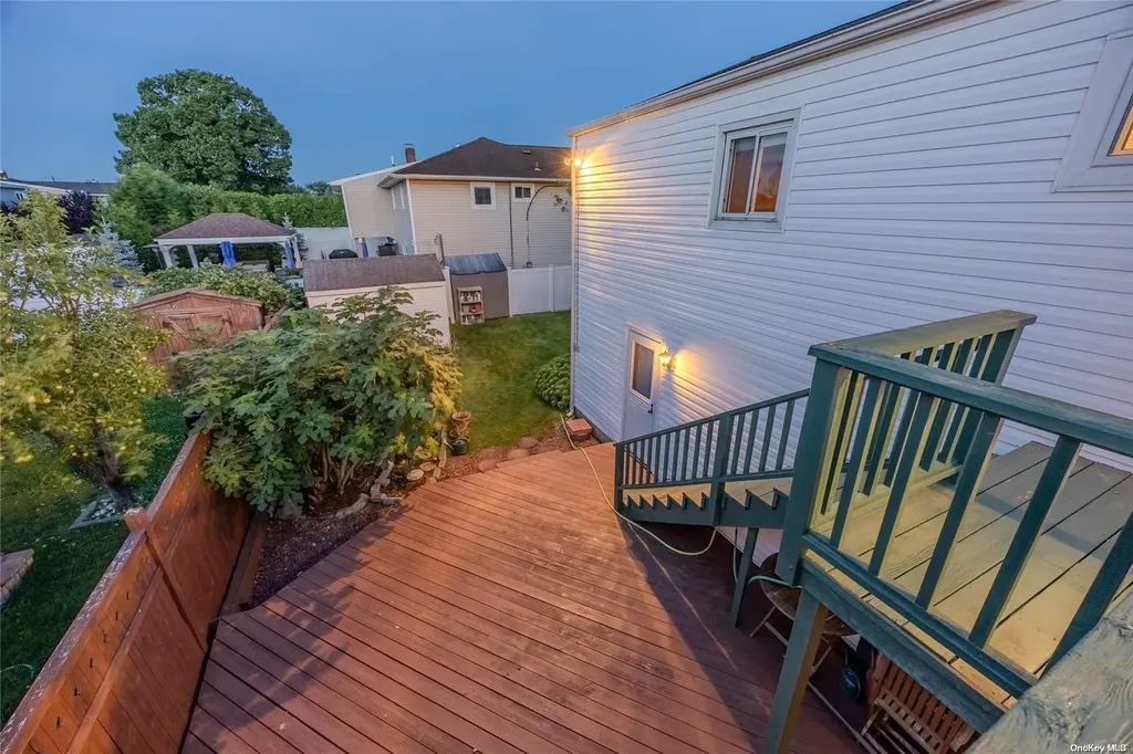 2923 Hampton Court Wantagh NY 11793