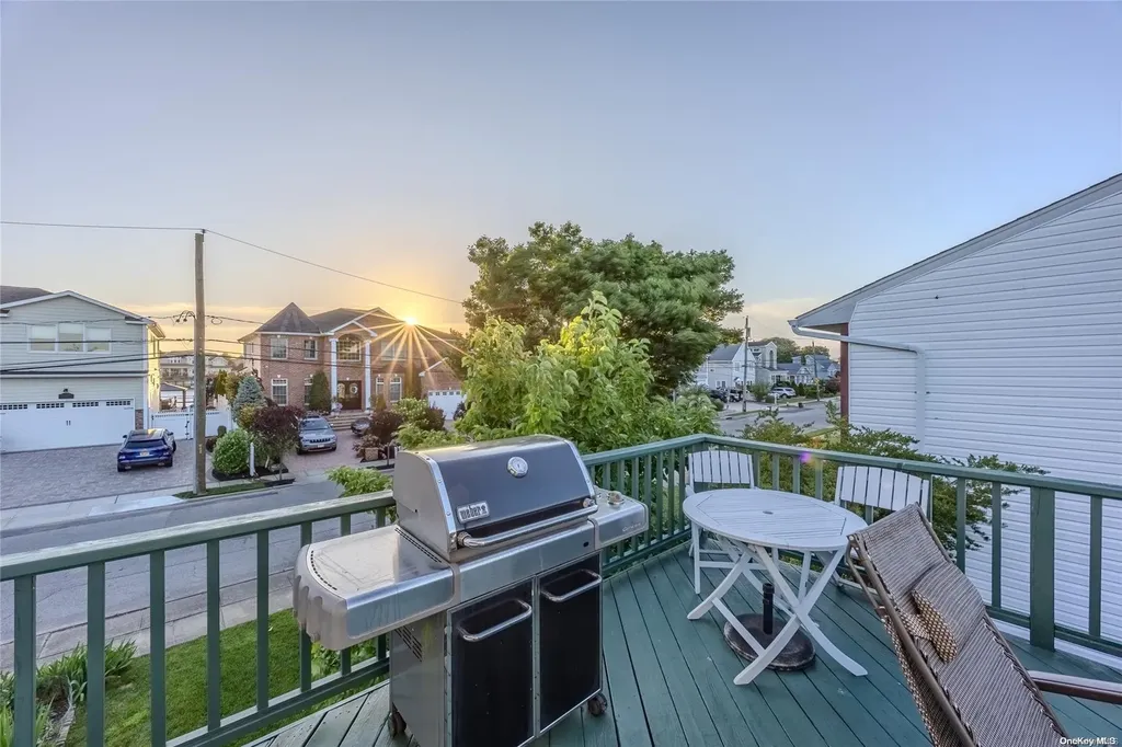2923 Hampton Court Wantagh NY 11793