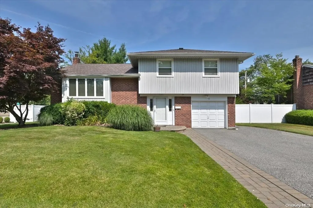 12 Pleasant Avenue Plainview NY 11803