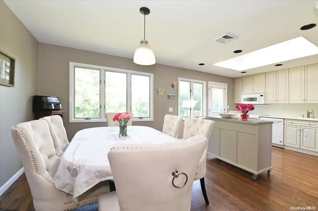 12 Pleasant Avenue Plainview NY 11803
