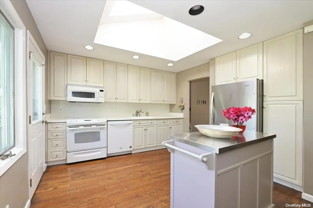 12 Pleasant Avenue Plainview NY 11803
