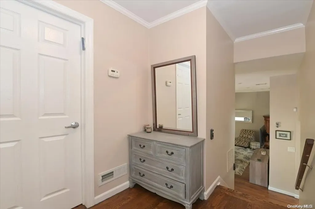 12 Pleasant Avenue Plainview NY 11803