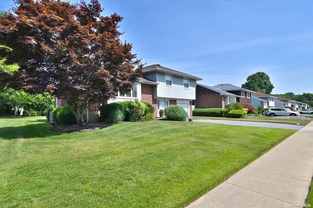 12 Pleasant Avenue Plainview NY 11803
