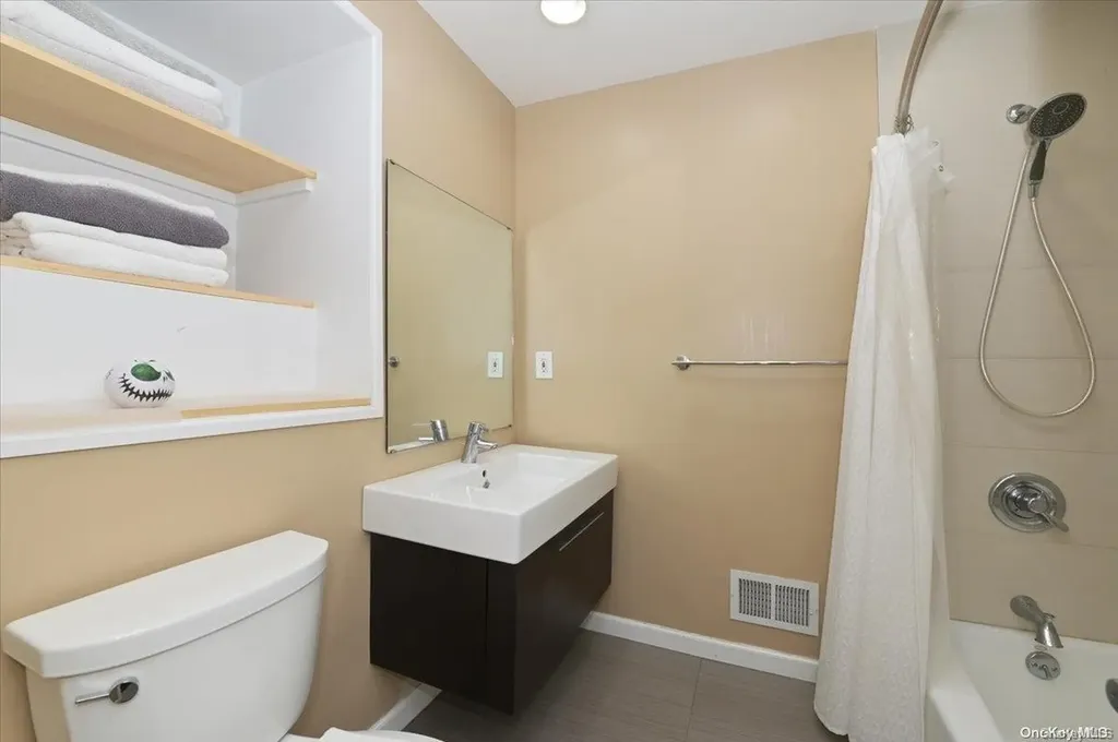 12 Pleasant Avenue Plainview NY 11803