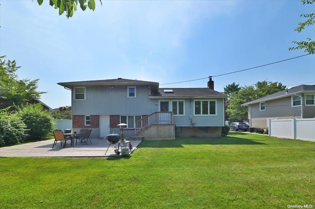 12 Pleasant Avenue Plainview NY 11803