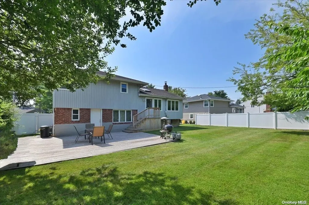 12 Pleasant Avenue Plainview NY 11803
