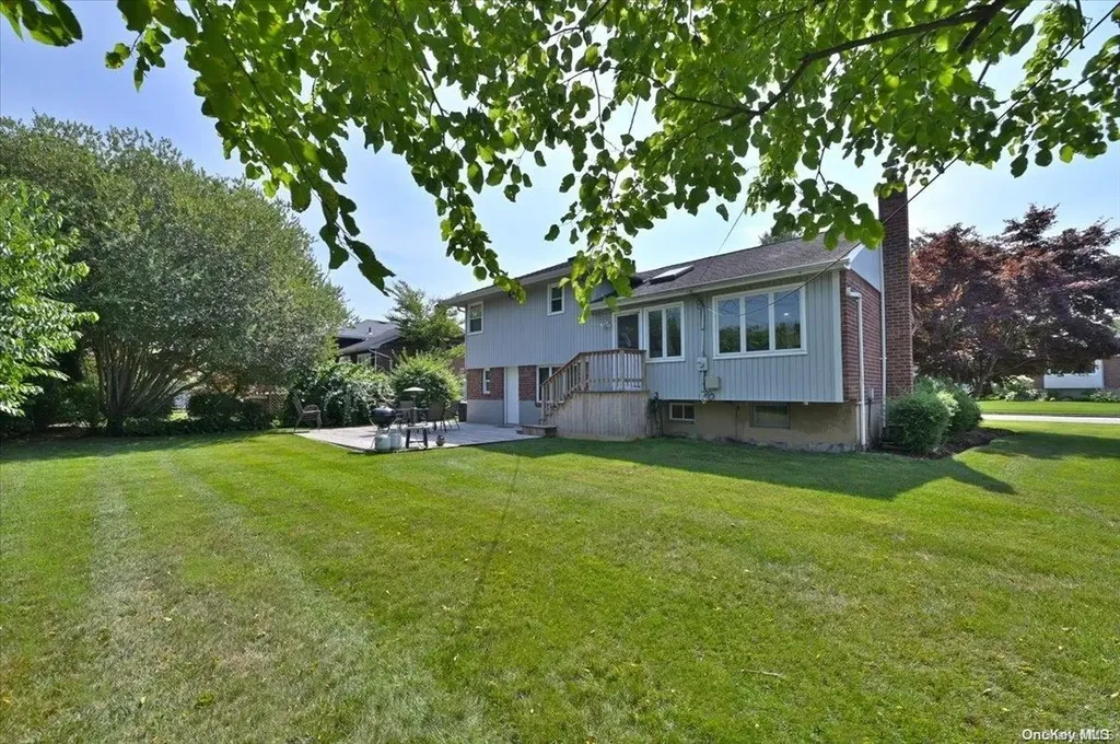 12 Pleasant Avenue Plainview NY 11803