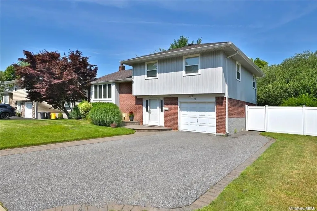 12 Pleasant Avenue Plainview NY 11803
