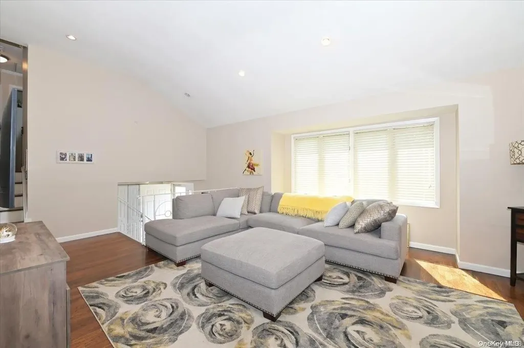 12 Pleasant Avenue Plainview NY 11803