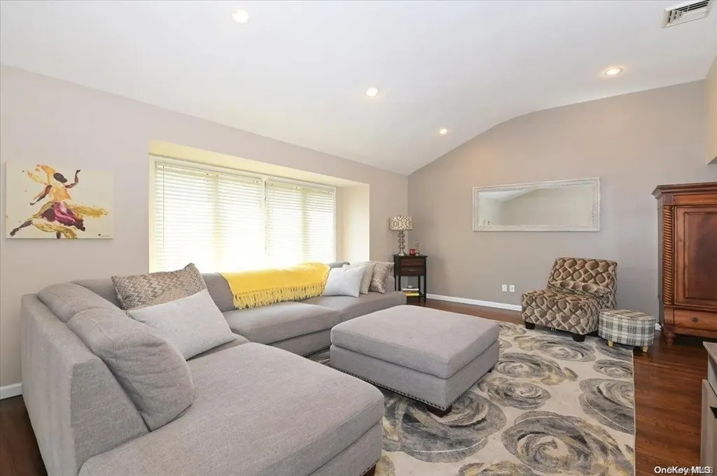 12 Pleasant Avenue Plainview NY 11803