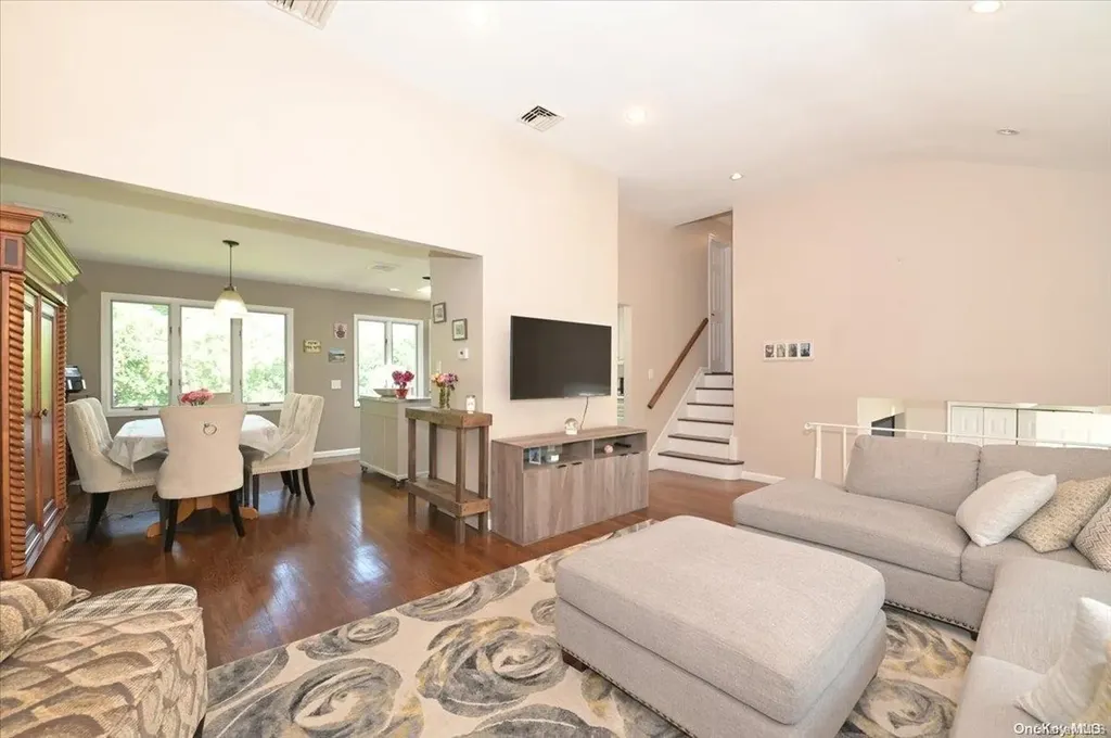 12 Pleasant Avenue Plainview NY 11803