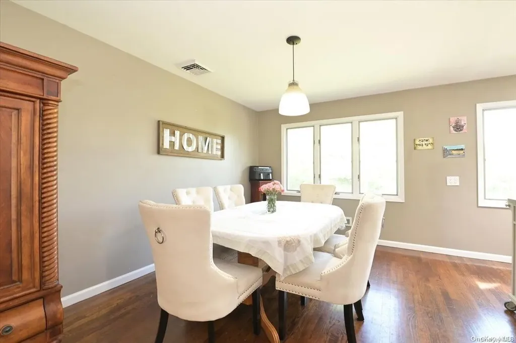 12 Pleasant Avenue Plainview NY 11803