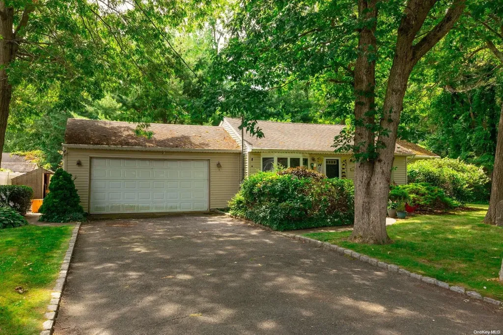 6 Rowe Place Bay Shore NY 11706