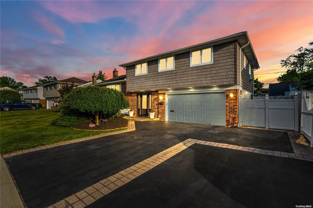 38 Fox Place Hicksville NY 11801