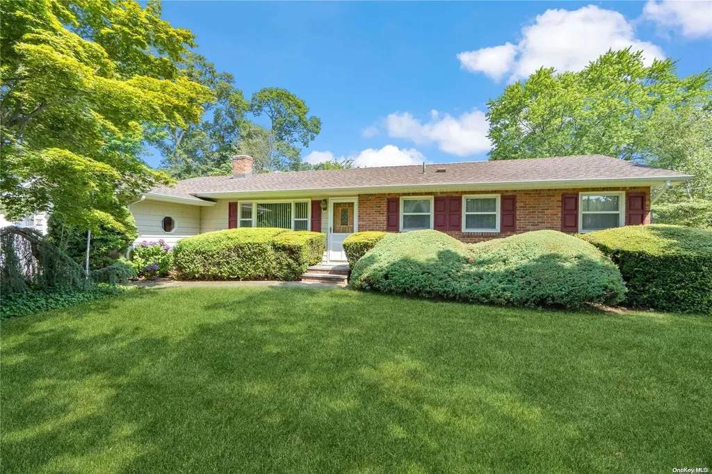 27 Montauk Drive Bay Shore NY 11706